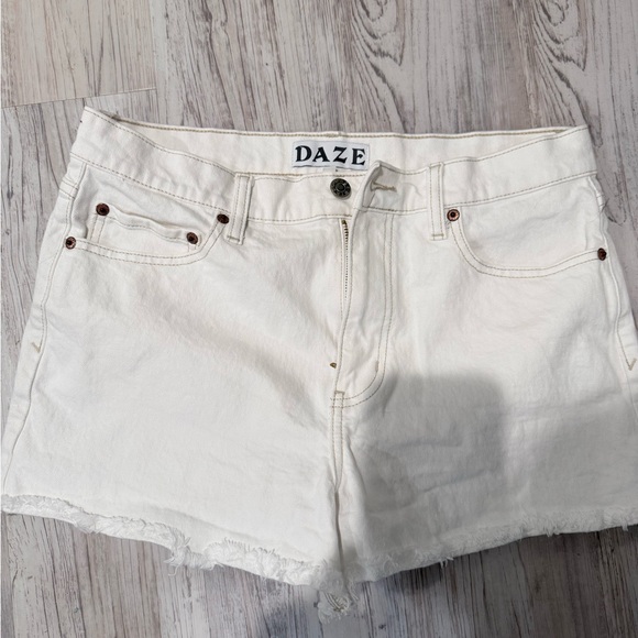 Daze Cream Denim Jean shorts - Picture 1 of 2